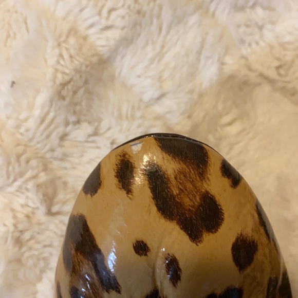 Like new -worn once. Leopard print flats - Picture 5 of 9